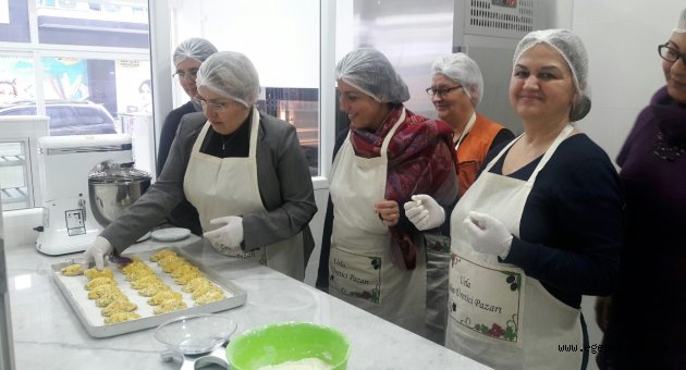 Uyar Urla kadın kooperatifi’nin deneme üretimine katıldı