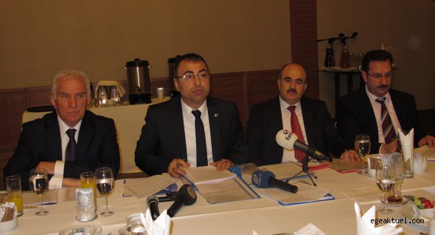 Vali Toprak'tan belediyelere gözdağı 