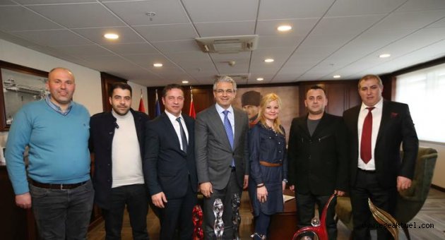 Yeni başkanlar Akpınar'ı ziyaret etti