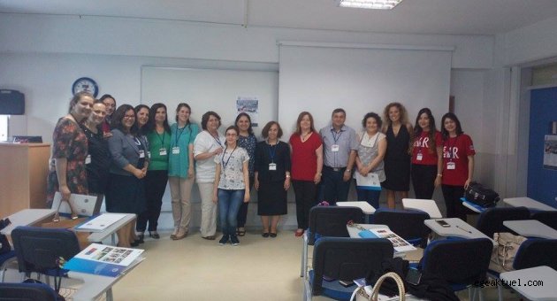 Yenidoğan hemşireleri İzmir Üniversitesi’nde eğitim aldı
