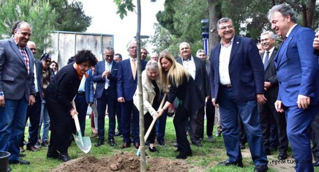 Yerel tohumlar Bornova'da geleceğe taşındı