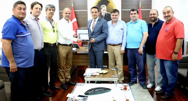 Yeşilovaspor’dan Başkan Atila’ya plaketli teşekkür