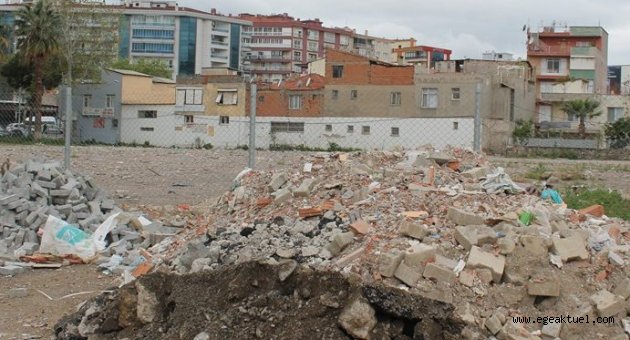 Yıkıldı, yenisi için söz verildi, iki yıldır çivi bile çakılmadı!