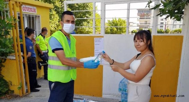 YKS’de ter dökecek öğrencilere su ve maske desteği
