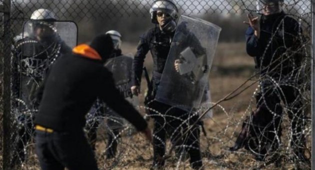 Yunan polisi bir göçmeni öldürdü