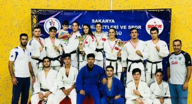Zafer Kupası'ndan şampiyonlukla döndüler