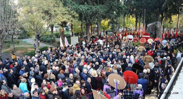 Zübeyde Hanım, İzmir'deki mezarı başında anıldı