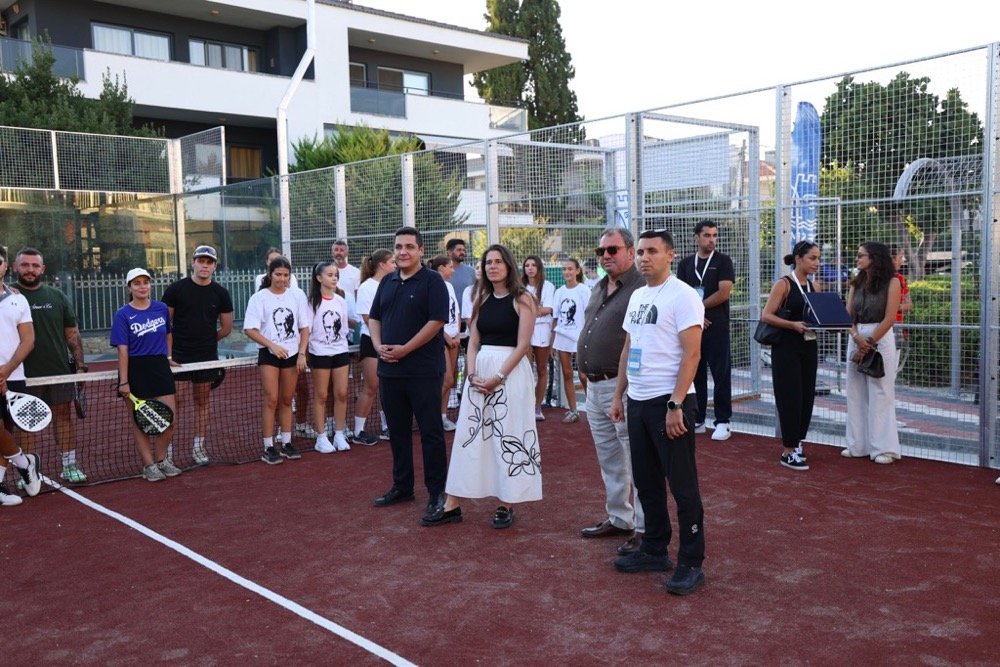 Çeşme’de spora yeni yatırım: 16 Eylül Kurtuluş Parkı’na padel kortu kazandırıldı