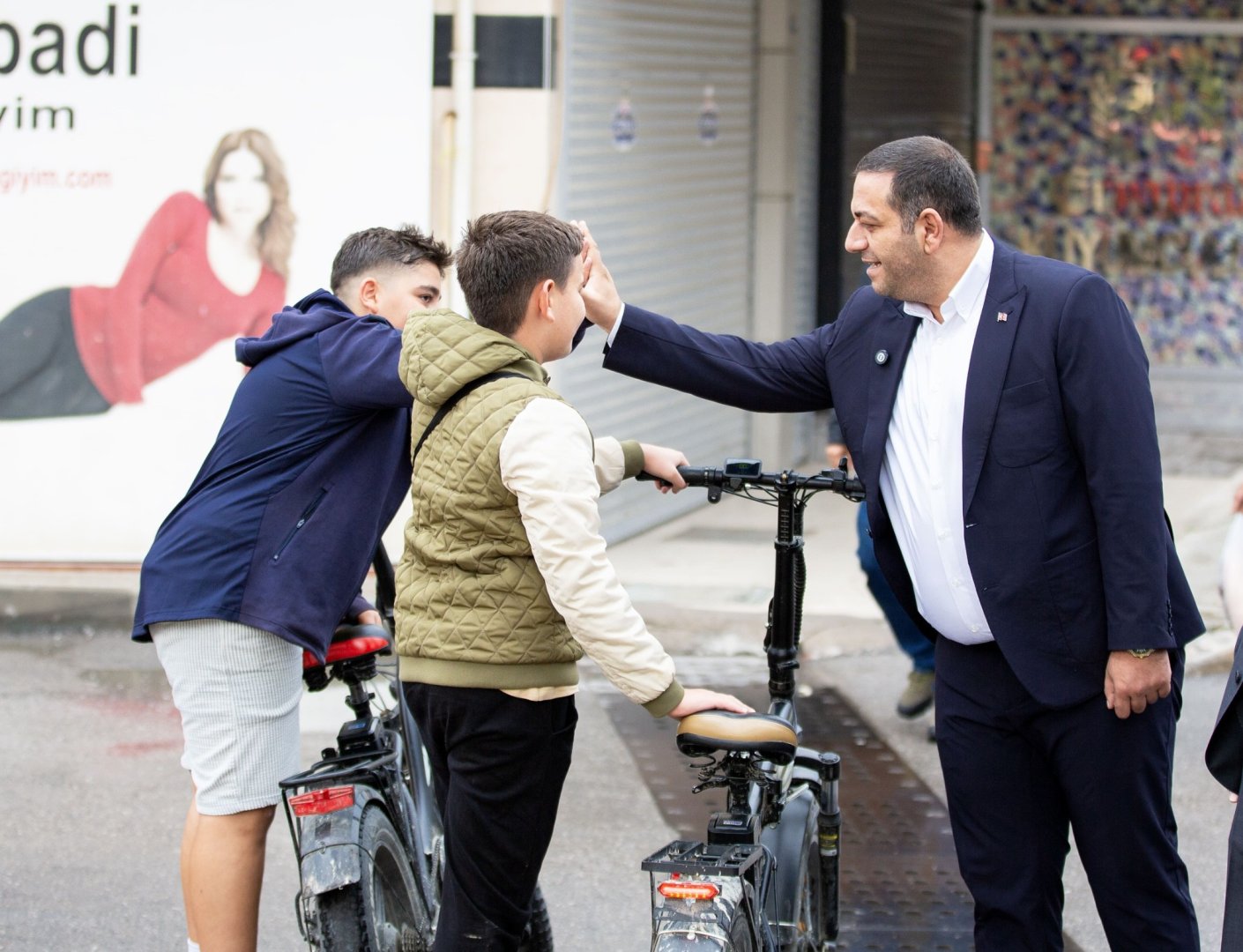 NARLIDERE BELEDİYESİ’NDEN OKUL BAHÇELERİNDE TEMİZLİK ÇALIŞMASI