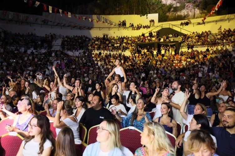 Çeşme Festivali, iki gün süren coşku ve birliktelikle tamamlandı