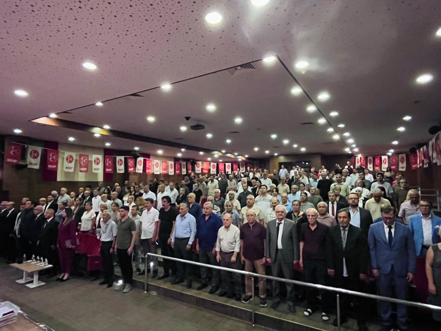 MHP'YE İZMİR'DE BÜYÜK KATILIM